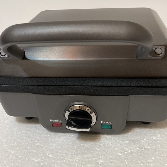 BREAKFAST CENTRAL BELGIAN BRAND NEW WAFFLE MAKER WITH PANCAKE PLATE - Picture 2 of 12